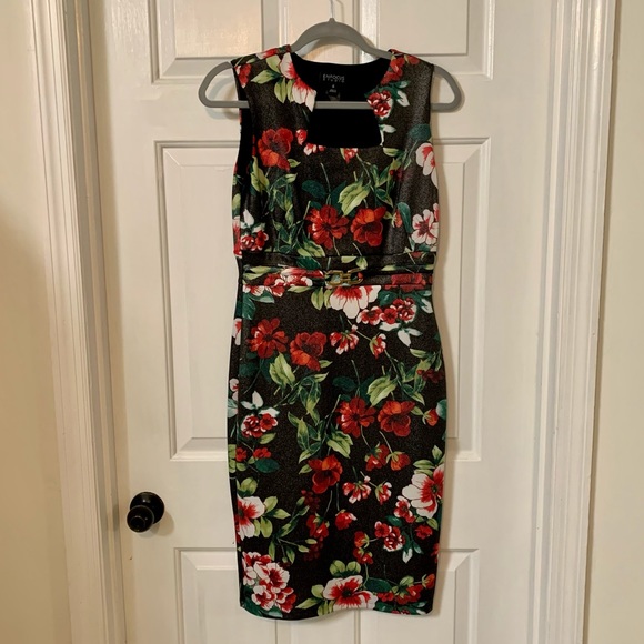 Enfocus Studio Dresses & Skirts - ENFOCUS STUDIOS size 6 women’s dress. Floral print with gold emblem
